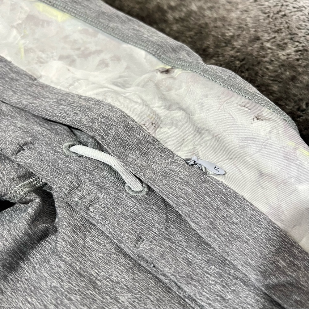 LuluLemon Grey Leggings - Picture 9 of 9